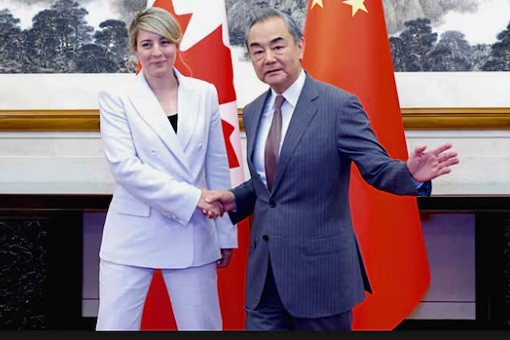 Canadian Foreign Affairs Minister Mélanie Joly and Chinese Foreign Minister Wang Yi