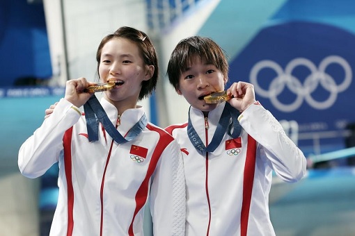 Olympics Paris 2024 - Quan Hongchan and Chen Yuxi - Gold Medal