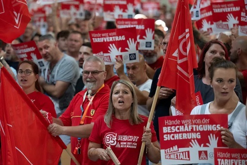 Volkswagen Closing Factories in Germany - protest