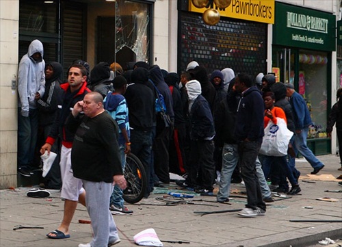 Stunning Photos Of The London Riots | FinanceTwitter